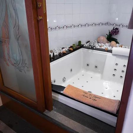 Le Zagare Relais & מלון