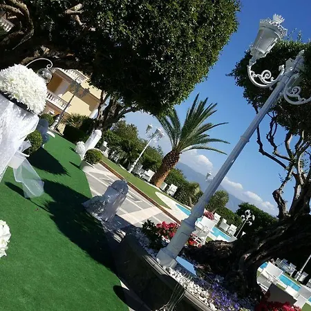 Le Zagare Relais & מלון